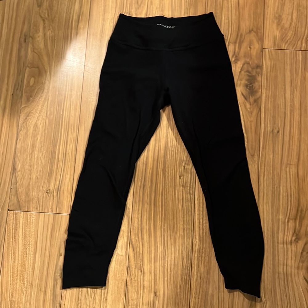 Beyond yoga black leggings with ruching in calf